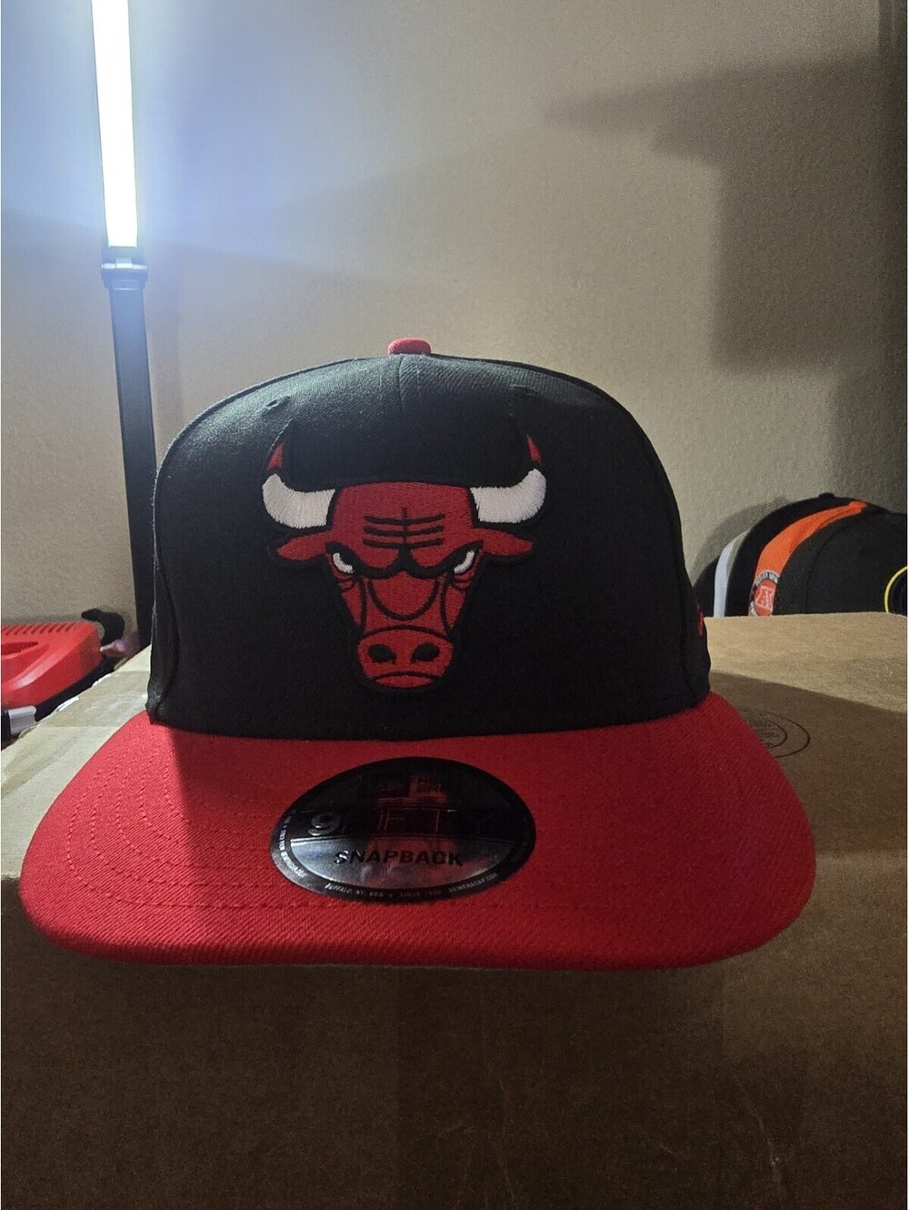 Men's New Era Black/Red Chicago Bulls Two-Tone 9FIFTY Adjustable Hat